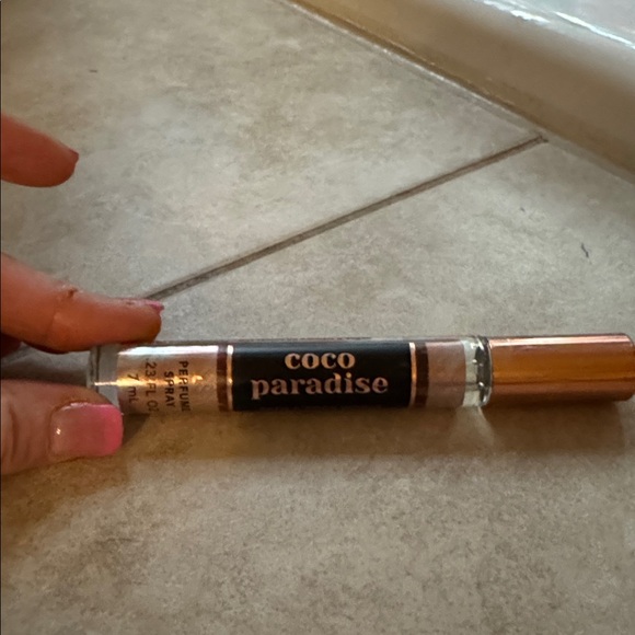 4 mini spray perfumes - Picture 5 of 6